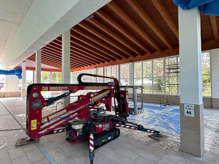 MASTROMATTEO -Verniciatura con scala aerea_4